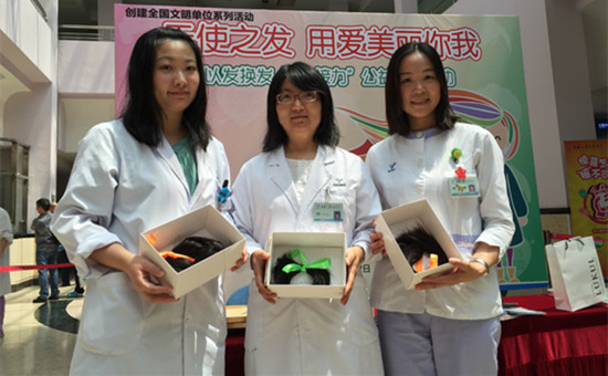 徐舟医生、王翔医生和施萍护士长3人假发符合捐发要求