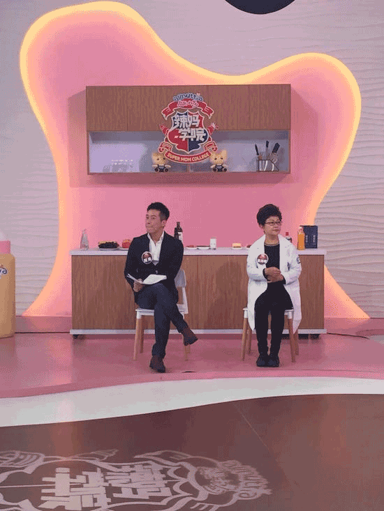 髻尚坊参与深圳卫视《辣妈学院》现场与大家分享头皮护理保养的方法9