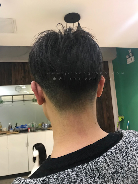 髻尚坊男士隐形增发零感特薄的紧贴设计经得起长时间考验且仿真头皮高度透气绝无局促感9.jpg 髻尚坊男士隐形增发零感特薄的紧贴设计经得起长时间考验且仿真头皮高度透气绝无局促感